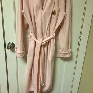 Luxuriously soft feeling fleece full length robe by Ralph Lauren! 100% polyester